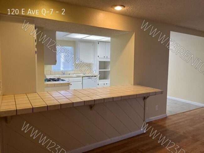Foto del edificio - 1BD/ 1 BATH FIRST FLOOR APT EAST PALMDALE