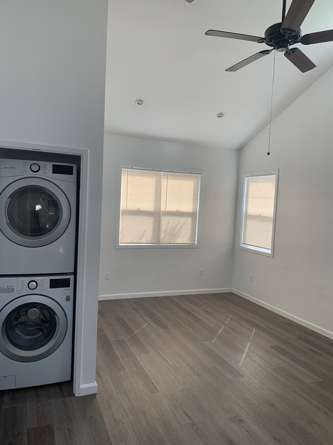 Building Photo - 452 Daroca Ave