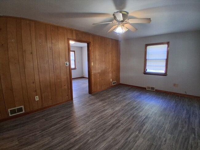 Building Photo - 108 Porter St