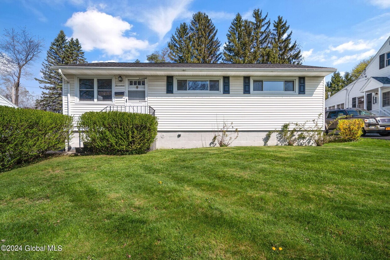 Primary Photo - 17 Nelson Ave