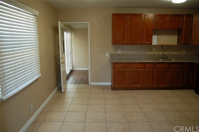 Building Photo - 665 N Towne Ave
