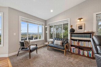 Building Photo - 3213 Hemlock Ct