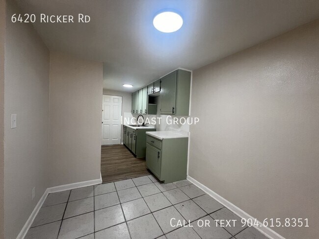 Building Photo - Newly Renovated 2BR, 1BA Duplex with Moder...