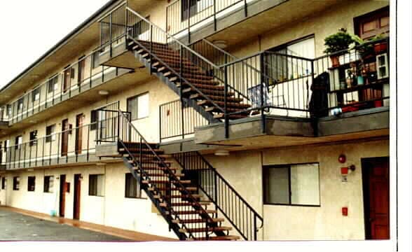 Primary Photo - Broad Apts