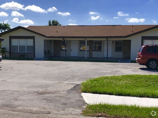 Building Photo - 224 SW 47th Ter