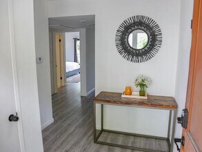 Building Photo - 325 Ladera St