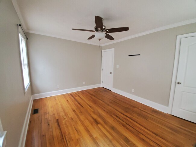 Foto del edificio - 213 Brainerd Ave