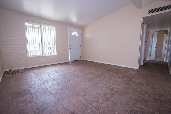 Building Photo - Charming Home Features 3 Bedroom, 1 Bath, Central A/C and a Garage with Central A/C!