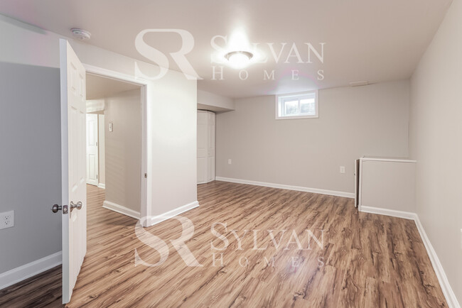 Foto del edificio - Updated 3 level townhome available now!