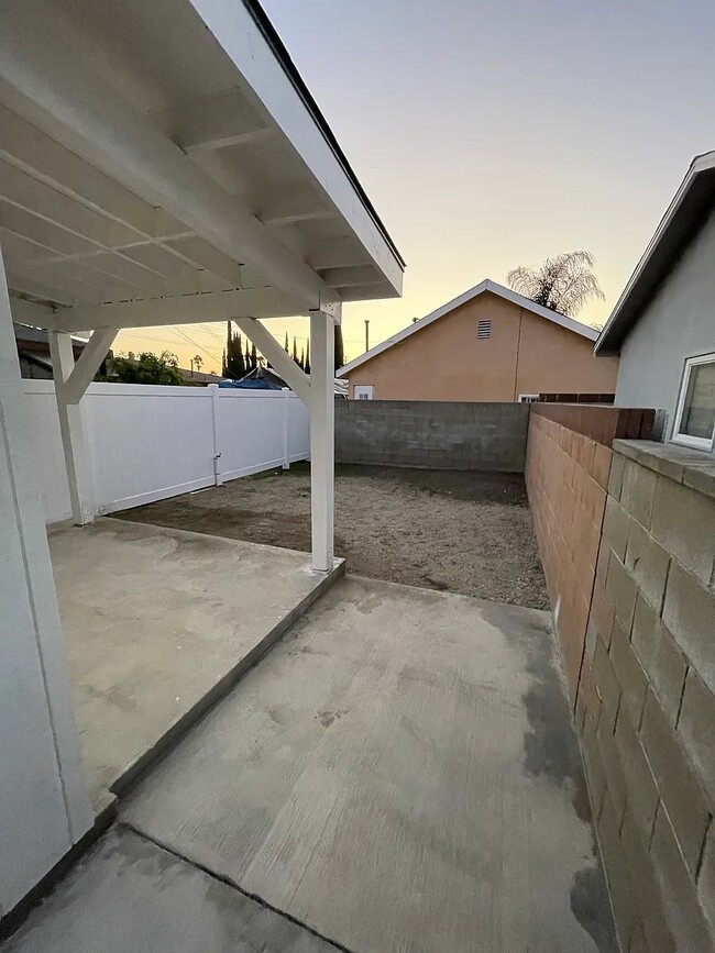 Building Photo - 4419 La Rica Ave