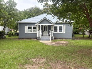 Building Photo - 211 E Edinborough Ave