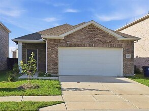 Building Photo - 410 Forest St