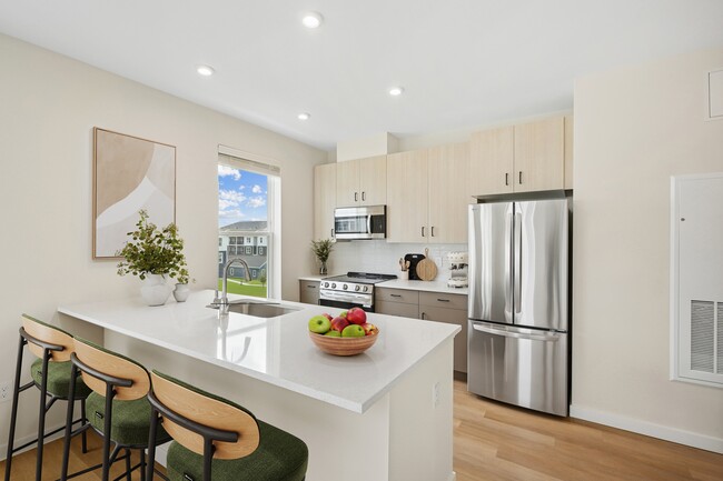 Building Photo - Alta Oak and Pine