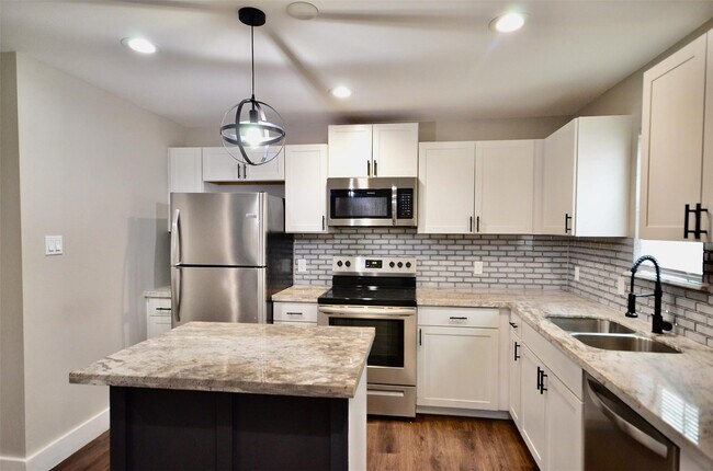 Foto del edificio - 4735 Redbud St