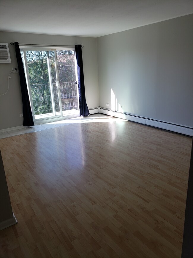 Building Photo - 238 Shorewood Dr