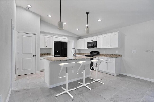 Building Photo - 322 MacArthur Dr