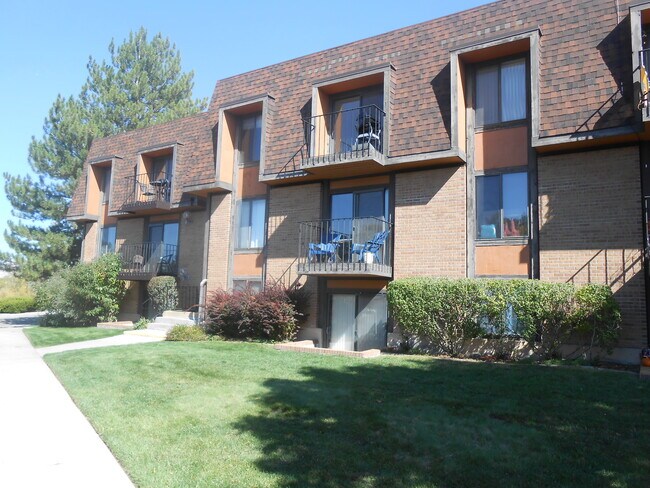Foto del edificio - 3233 Lakeside Dr