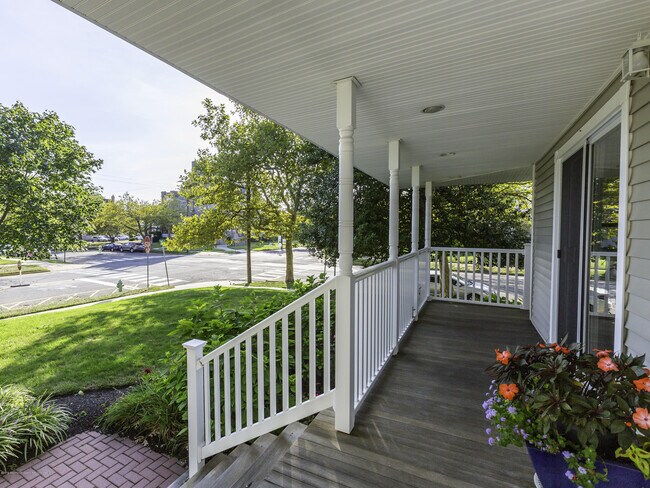 Building Photo - 415 3rd Ave