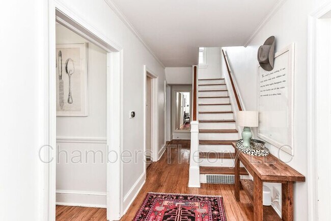 Foto del edificio - 2705 Russell Rd