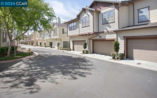 Building Photo - 812 Joree Ln