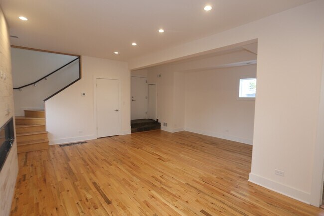 Foto del edificio - 1637 N Clybourn Ave