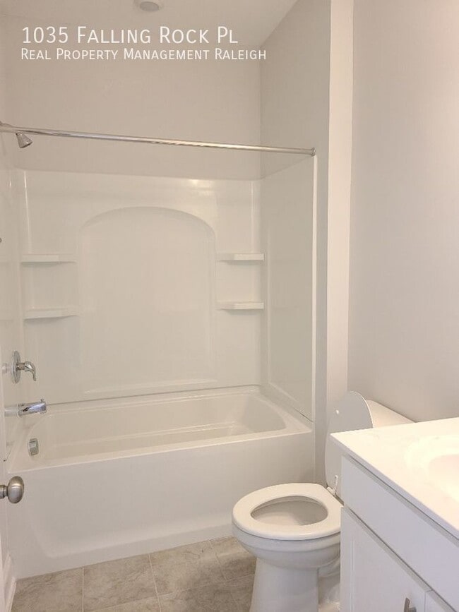 Building Photo - 1035 Falling Rock Pl