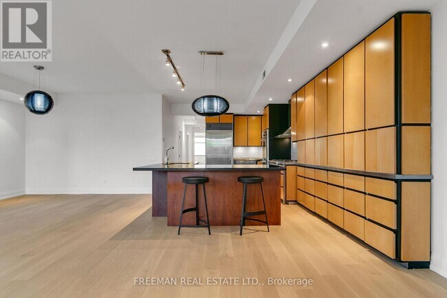 Building Photo - 967 Ossington Ave