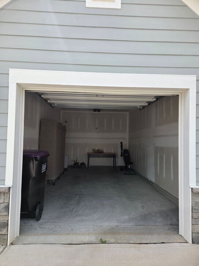 Building Photo - Charming 3BR Townhome in Clover