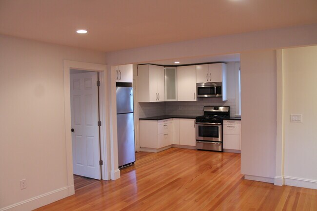 Building Photo - 17 Beechwood Ave