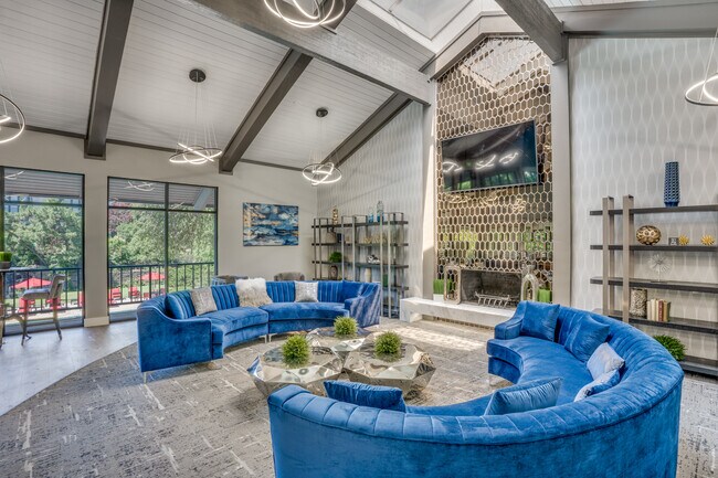 Las Colinas Heights Apartments Irving, TX