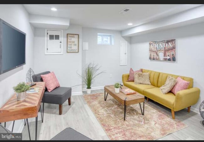 Private basement sit down area or room. - 608 Oldham St