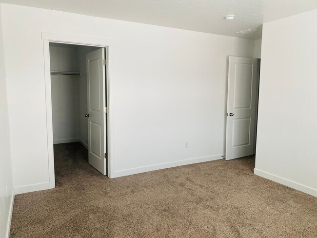 Room 1 - 1062 E Pilot St