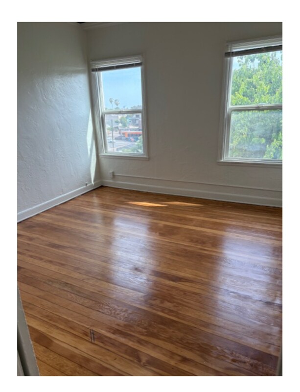 Foto del edificio - 1523 N McCadden Pl