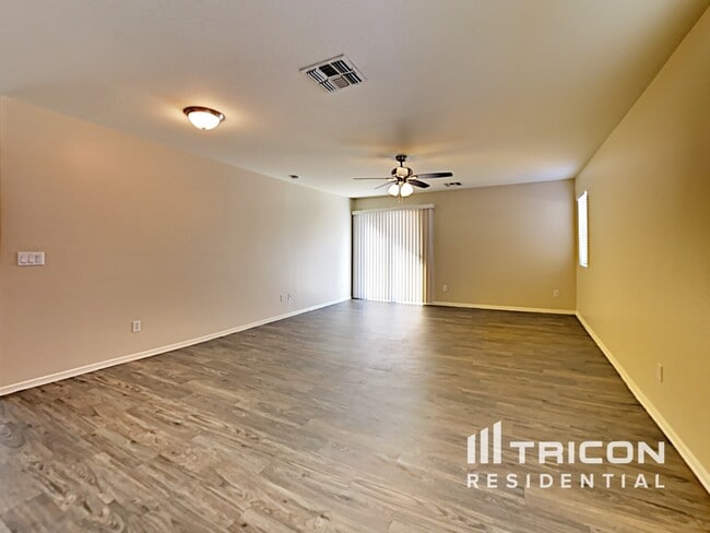 Foto del edificio - 10009 W Crown King Rd