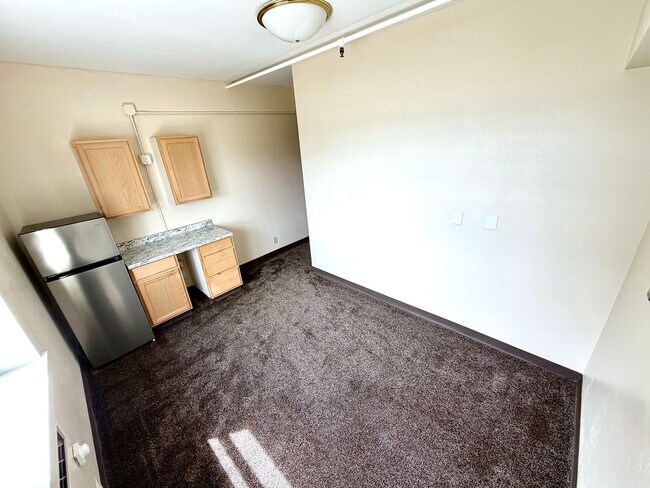 Foto del edificio - Eagle Crest Village Apartments #321: Studio/1bath – All Utilities & Wi-Fi Included!