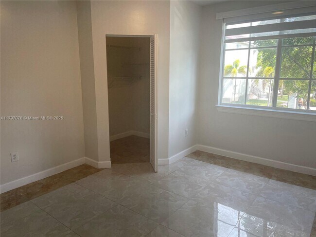 Foto del edificio - 6841 SW 44th St