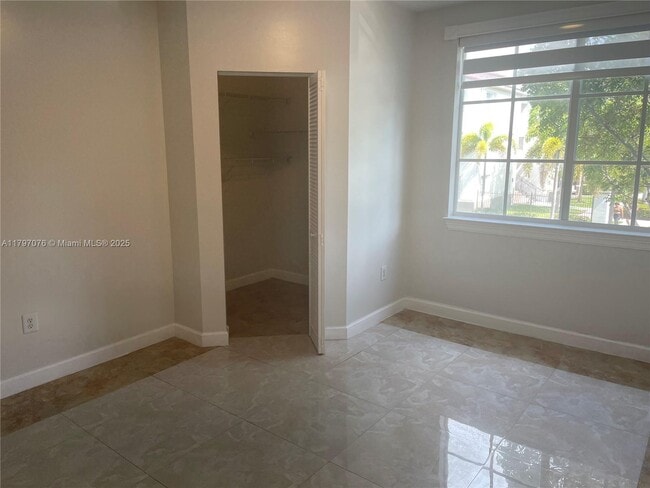 Building Photo - 6841 SW 44th St