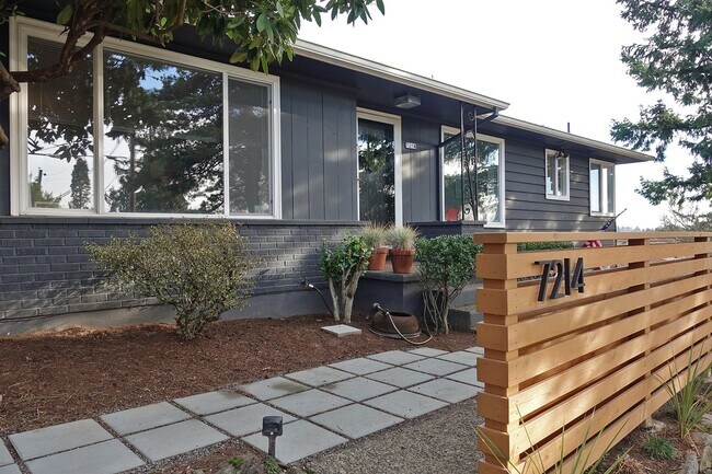 Building Photo - Hillsdale Ranch