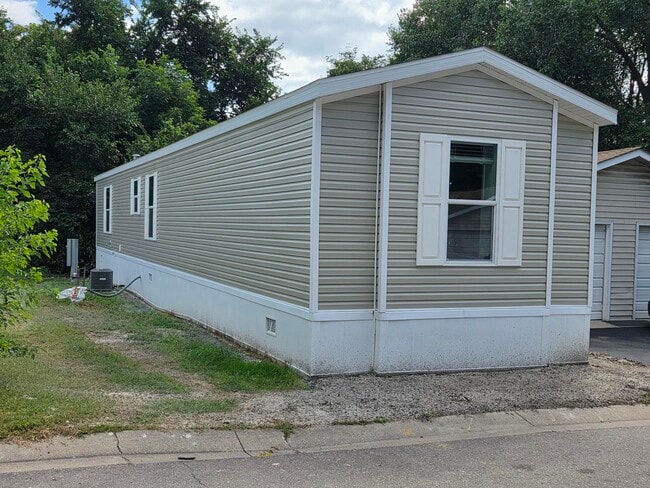 Foto del edificio - 92 Thomas Ln