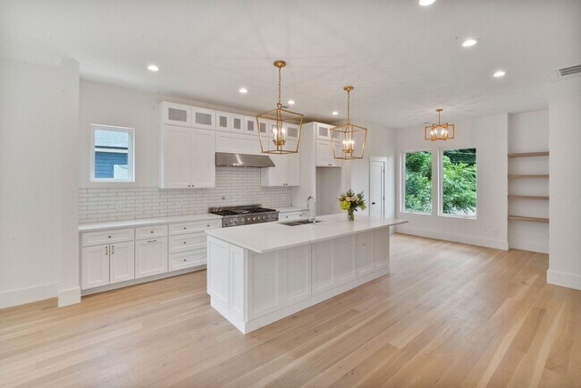 Building Photo - 129 French St