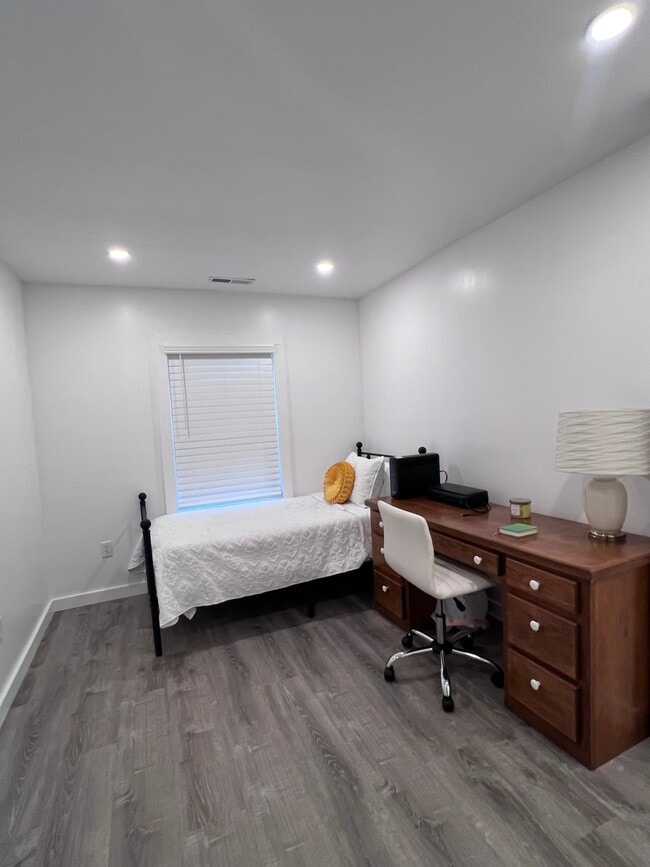Secondary Bedroom - 620 Simpson St
