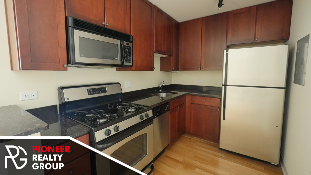 Primary Photo - 626 W Wrightwood Ave