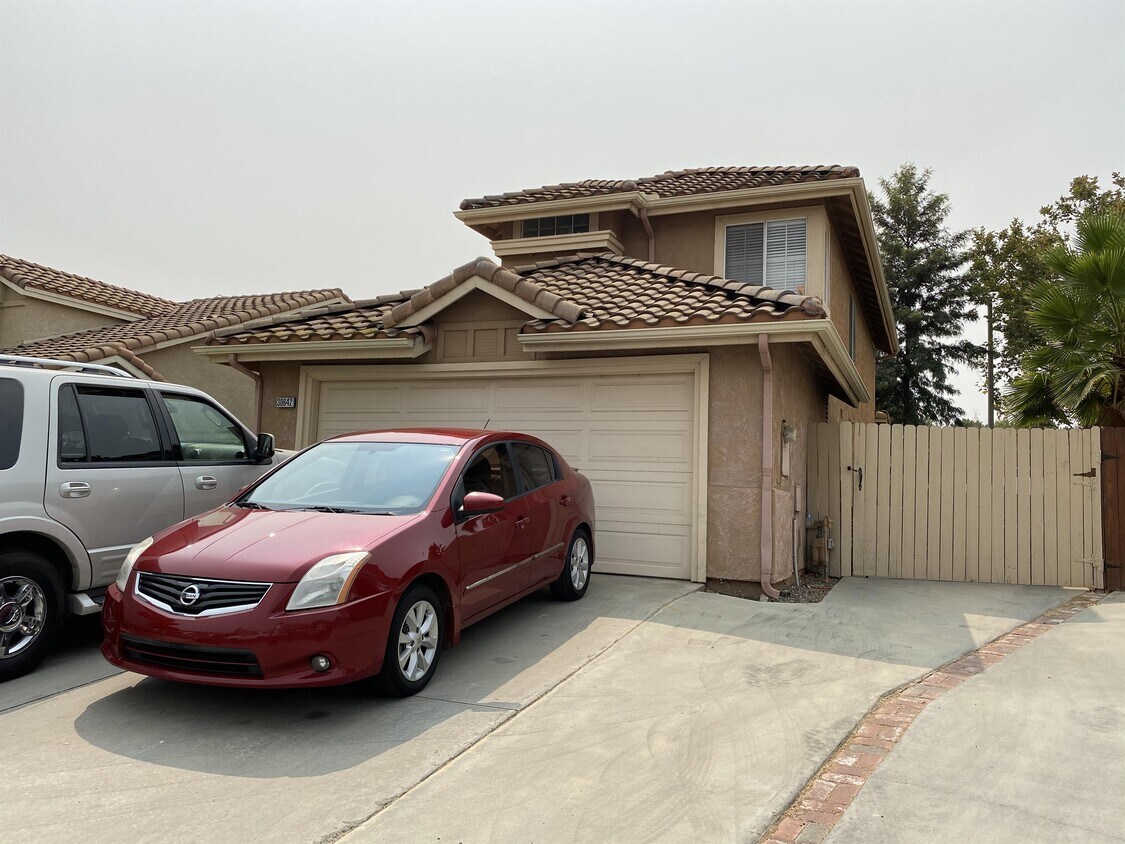 Primary Photo - 30642 Lake Point Dr