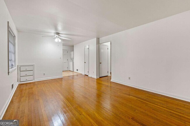 Foto del edificio - 606 Sycamore Dr