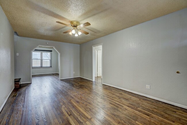 Building Photo - 547 SW 49th St