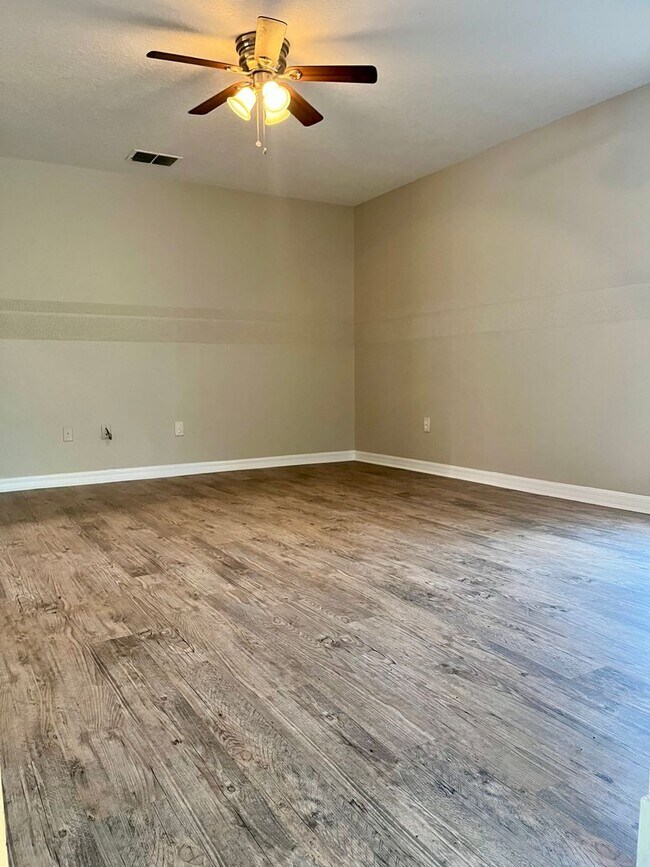 Foto del edificio - Fresh and Refurbed  3 Bed / 2 Bath Home in Apopka