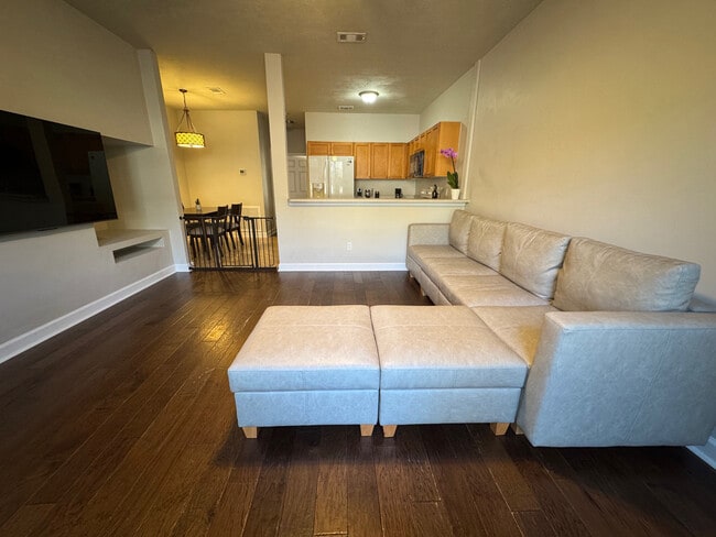 Building Photo - 3400 Old Bainbridge Rd