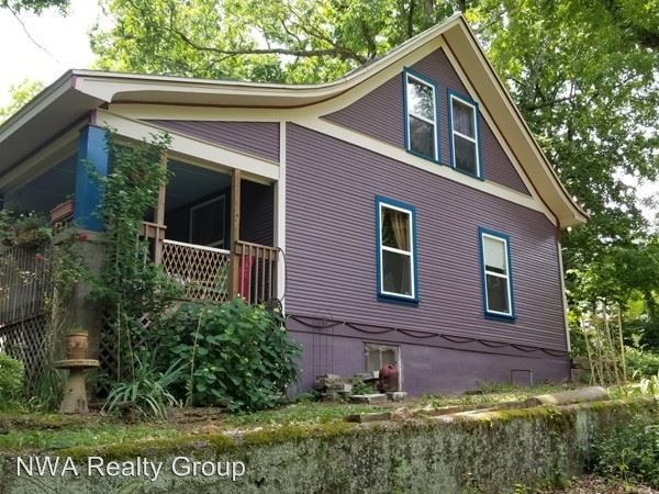 Building Photo - 3 br, 2 bath House - 700 E. Spruce Street