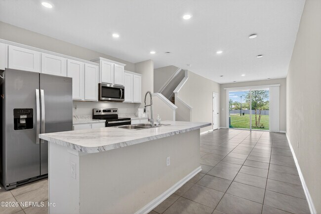 Foto del edificio - 8210 Larose Rd