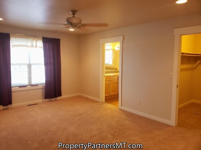 Foto del edificio - 3 Bedroom 2 Bath House - Near Emily Dickinson School
